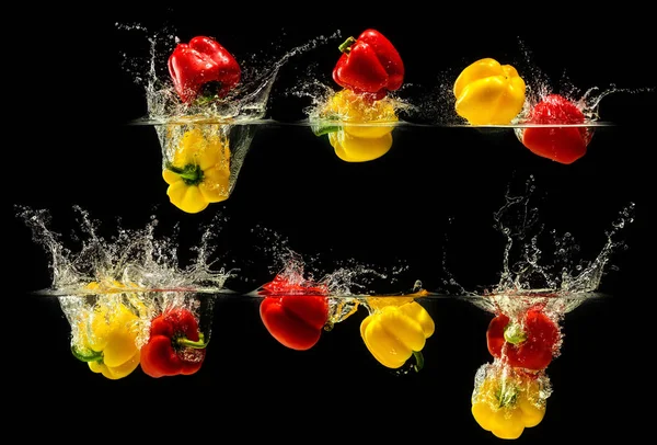 Group of bell pepper falling in water — Stock Photo, Image