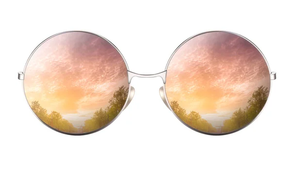 Gafas de sol con reflejo de cúmulo cielo nublado —  Fotos de Stock