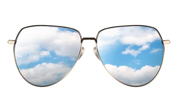 Gafas de sol con reflejo de cielo nublado — Foto de Stock