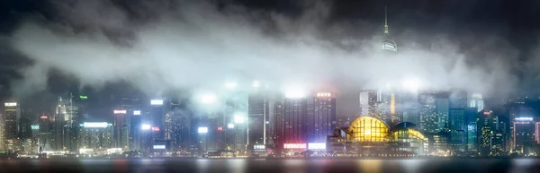 Panorama z Hong Kongu v mlze z Kowloonu, Čína — Stock fotografie