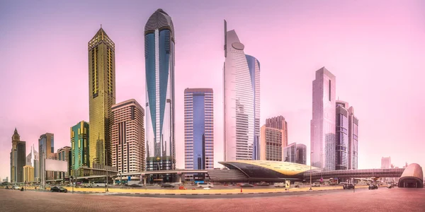 Estação de metro no distrito financeiro Dubai, Emirados Árabes Unidos — Fotografia de Stock