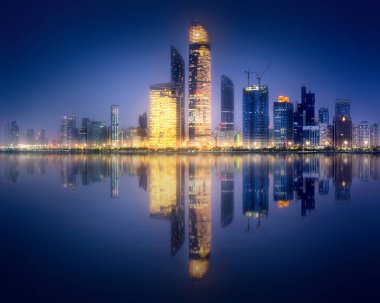 Gün batımında, BAE Abu Dhabi Skyline Panorama görünüm