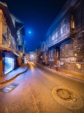 Eski Istanbul 'un gece Istanbul sokaklarında