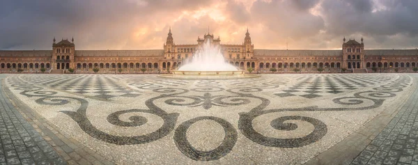 Pohled na náměstí Španělsko během sunrise, Sevilla — Stock fotografie