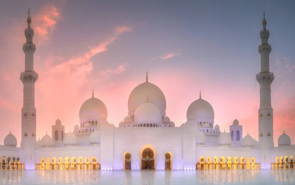 Sheikh Zayed Grand Mosque at sunset Abu-Dhabi, UAE — Stock Photo, Image