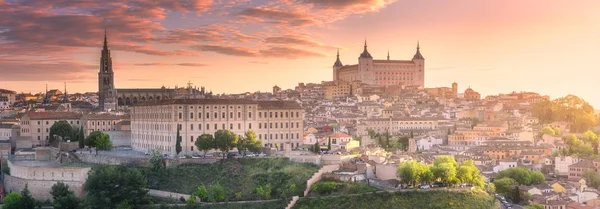 Vista aérea panorámica de la antigua ciudad de Toledo — Foto de Stock