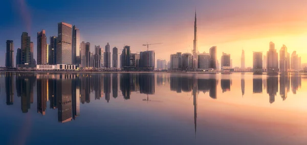 Panoramisch uitzicht op Dubai Business bay, Verenigde Arabische Emiraten — Stockfoto