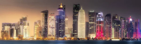 O horizonte de West Bay e Doha City, Qatar — Fotografia de Stock