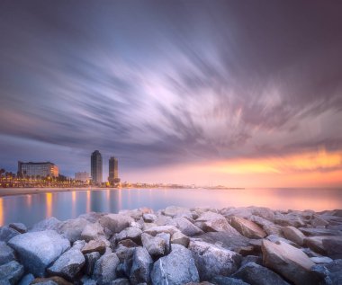 Gündoğumu, İspanya Barcelona'da Barceloneta Beach