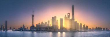 Şangay 'ın gün doğumu manzarası güneşli gökyüzü