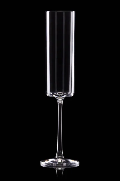 Leeres Luxus-Champagnerglas isoliert auf schwarzem Hintergrund — Stockfoto