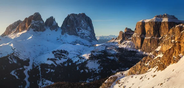 Ridge bergsutsikt över Tre Cime di Lavaredo, Sydtyrolen, Dolomiterna Italien Alperna — Stockfoto