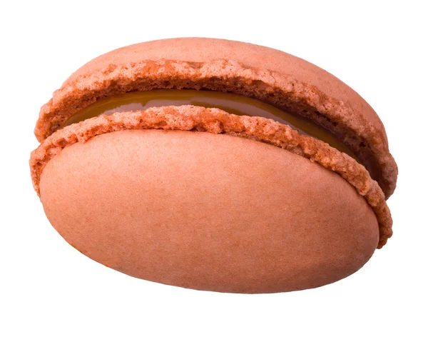 Macro foto di macaron caramello francese o macaron isolato su sfondo bianco — Foto Stock