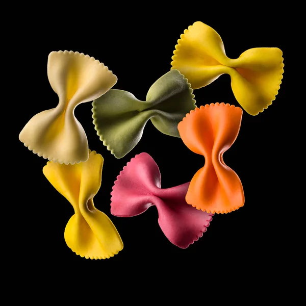 Flying farfalle colorate isolato su sfondo nero — Foto Stock