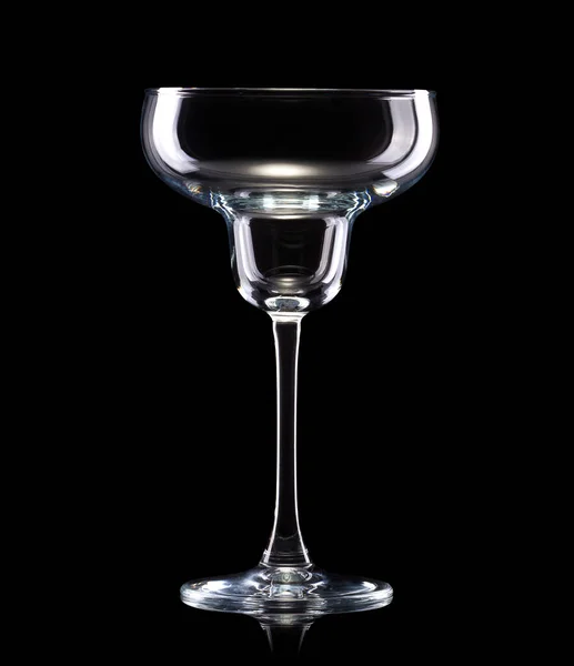 Leeres Cocktailglas Margarita isoliert auf schwarzem Hintergrund — Stockfoto