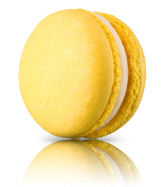 Macro foto di macaron giallo francese isolato su bianco — Foto Stock