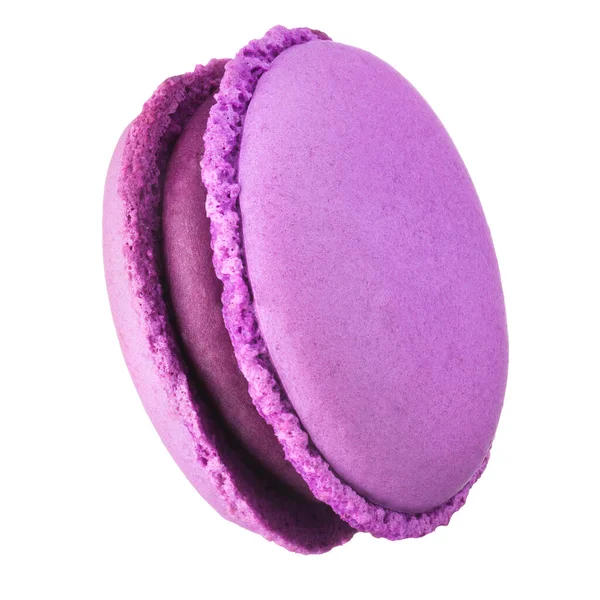 Macro foto van Franse bosbes macaroon geïsoleerd op wit met clipping pad — Stockfoto