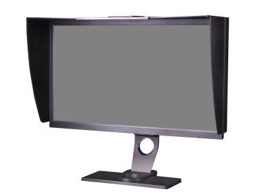 Beyaz kapüşonlu profesyonel fotoğrafçı monitörü