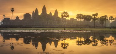 Popüler turist cazibesinin gündoğumu antik tapınak kompleksi Angkor Wat Siem Reap Gölü, Kamboçya