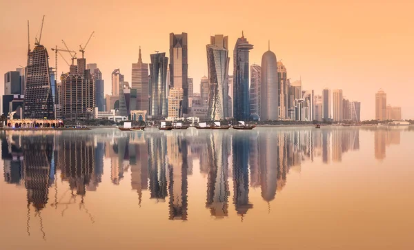 Batı Körfezi ve Doha şehir, Katar manzarası — Stok fotoğraf