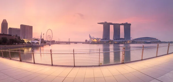 シンガポールのビジネス地区とマリーナベイ — ストック写真