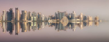 Doha Parkı ve East Mound-Skyline manzarası.