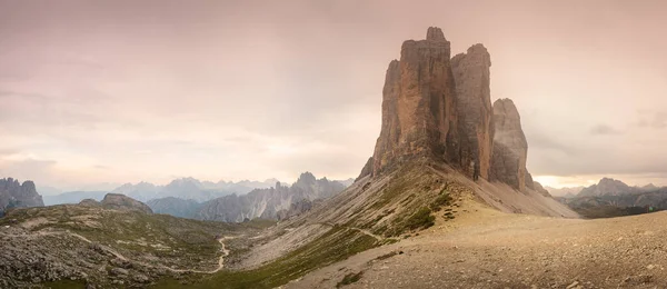 Vista de la cresta de la montaña de Tre Cime di Lavaredo, Tirol del Sur, Dolomitas Italien Alpes — Foto de Stock