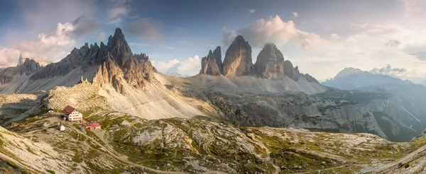 Горный хребет Tre Cime di Lavaredo, Южный Тироль, Доломиты Итальянские Альпы — стоковое фото