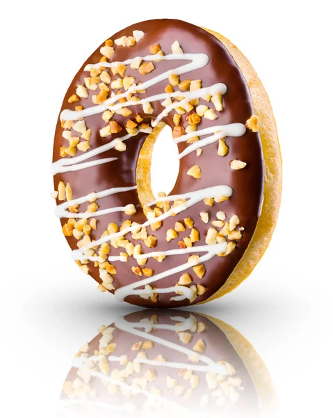 Glasierte Schokolade Donut mit Nüssen auf weißem Hintergrund gedreht — Stockfoto