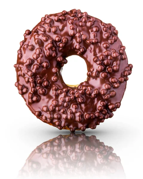 Glasierte Schokolade Donut mit Nüssen auf weißem Hintergrund gedreht — Stockfoto