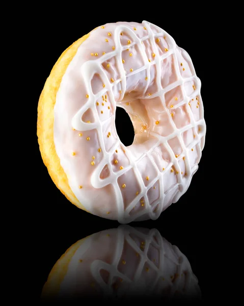 Glasierter Donut Mit Streusel Auf Schwarzem Hintergrund Gedreht Drei Vierteln — Stockfoto
