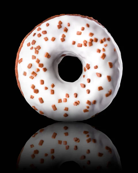 Glasierter Donut Mit Streusel Auf Schwarzem Hintergrund Gedreht Drei Vierteln — Stockfoto