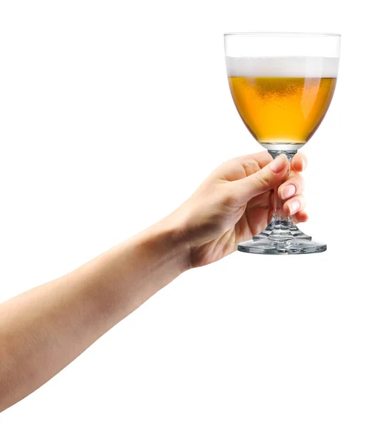 白い背景に隔離されたラガービールの女性の手を保持ガラス — ストック写真