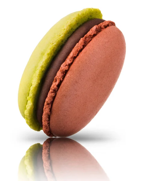 Macro Foto Van Franse Karamel Chocolade Macaroon Macaron Geïsoleerd Witte — Stockfoto