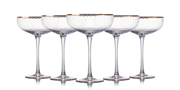 一排排空的香槟酒杯，与白色背景隔离 — 图库照片