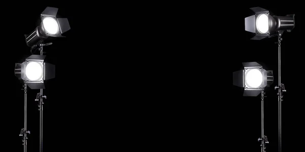 Фотостудія спалаху на освітлювальній підставці ізольована на чорному фоні . — стокове фото