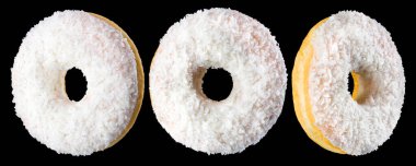 Siyah arka planda serpiştirilmiş jöleli çörekler.