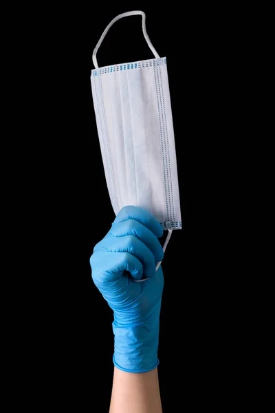 Mão Doutor Luvas Médicas Segurando Uma Máscara Isolada Fundo Preto — Fotografia de Stock
