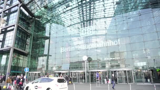 Berlin Hauptbahnhof, Estación Central de Ferrocarriles, Entrada principal, Vistas al aire libre — Vídeos de Stock