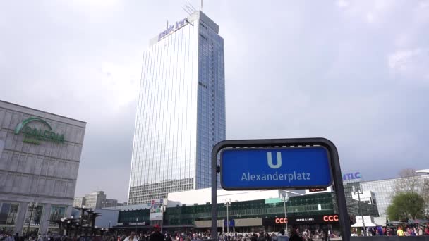 Alexanderplatz platz platz bahnhof berlin — Stockvideo