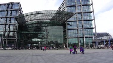Berlin Hauptbahnhof, merkez demiryolu İstasyonu