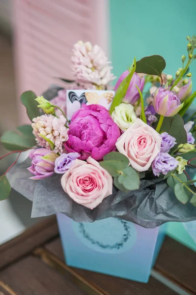 Belo Buquê Flores Brilhantes Com Cartão Saudação — Fotografia de Stock