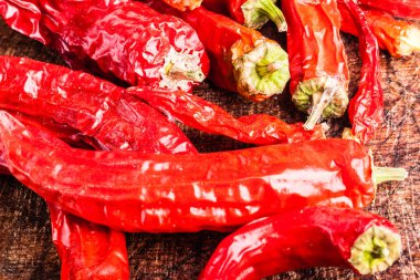 Bir demet kırmızı biber.