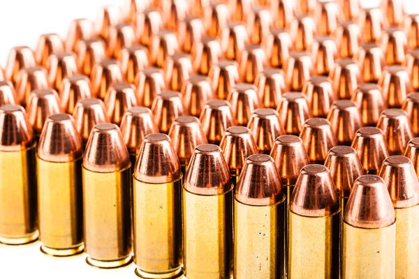 Pistol ammunition på vit — Stockfoto