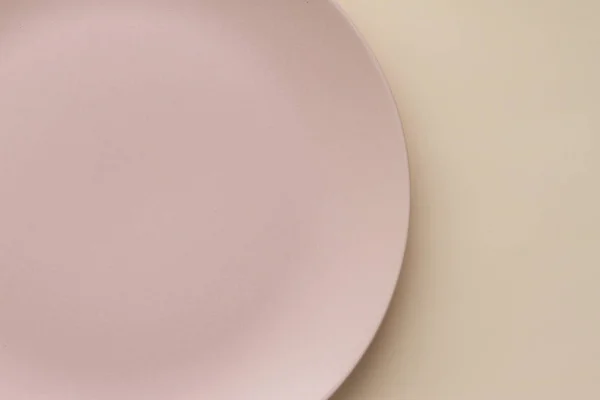 A világos háttér üres kerámia tányér-minta tervezés. — Stock Fotó
