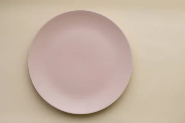 A világos háttér üres kerámia tányér-minta tervezés — Stock Fotó