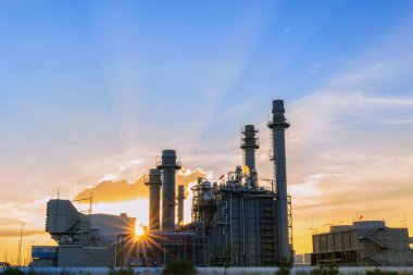 Gaz türbini elektrik santrali twilight ile alacakaranlıkta destek tüm fabrika
