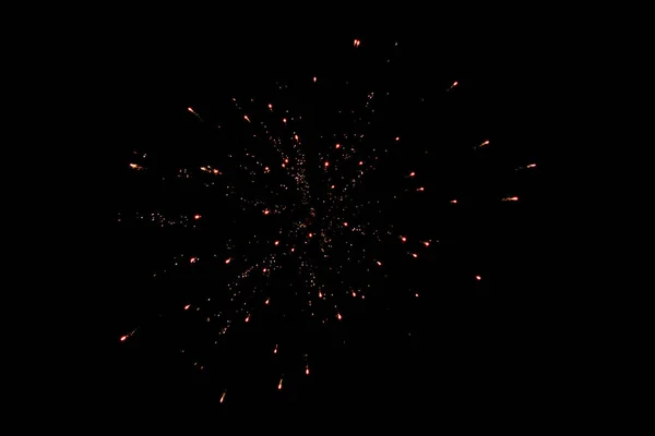 Gece gökyüzünde havai fişekler. Seçici odak.