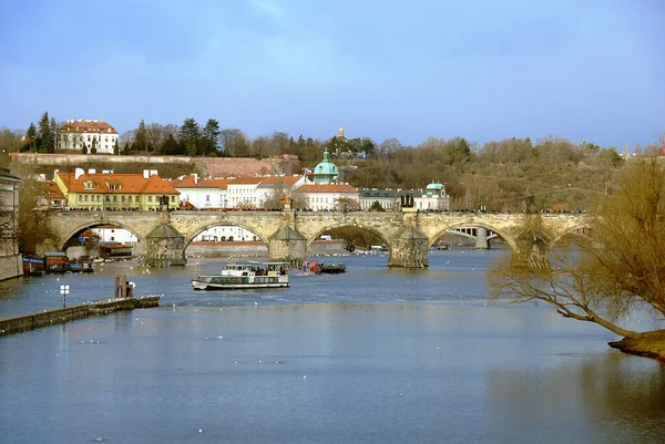 Praha Vltavský Nábřeží Karlův Most — Stock fotografie