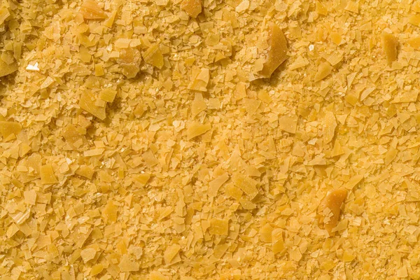 Organik Carnauba Cila sert sarı pullar şeklinde gelir ve kozmetikte yaygın olarak ruj, göz kalemi, rimel, göz farı, deodorant ve deodorant için kalınlaştırıcı madde olarak kullanılır.